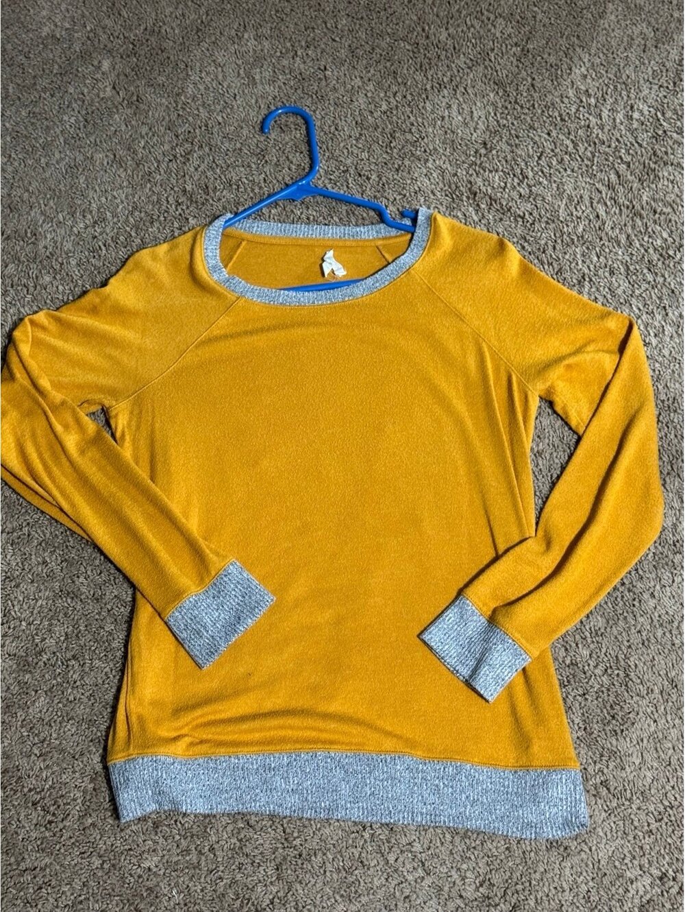 Maurices Womens XS Pullover Long Sleeve Gold Casual Soft Comfy